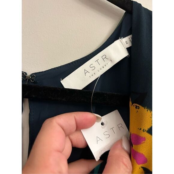 NWT ASTR the Label dark green floral dress asymmetrical size M - Picture 9 of 12